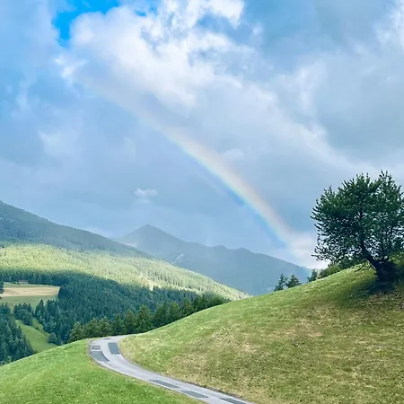 Stellplatz Mit Aussicht Auf Bergbauernhof Kemping