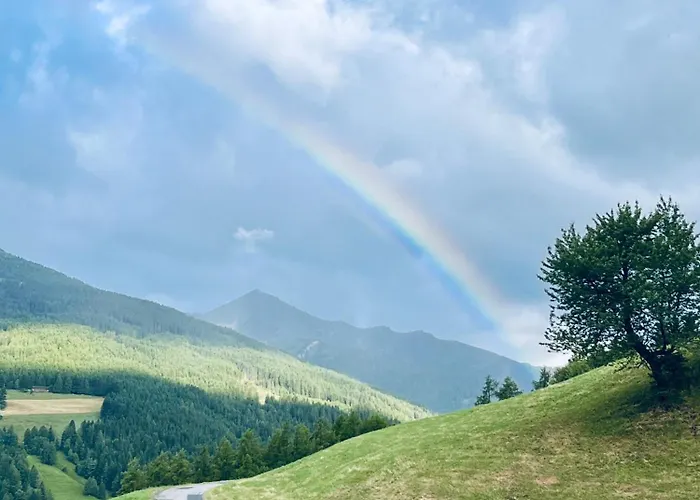Stellplatz Mit Aussicht Auf Bergbauernhof Kemping